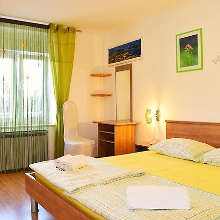Holiday House Danica Banjole Bagian luar foto