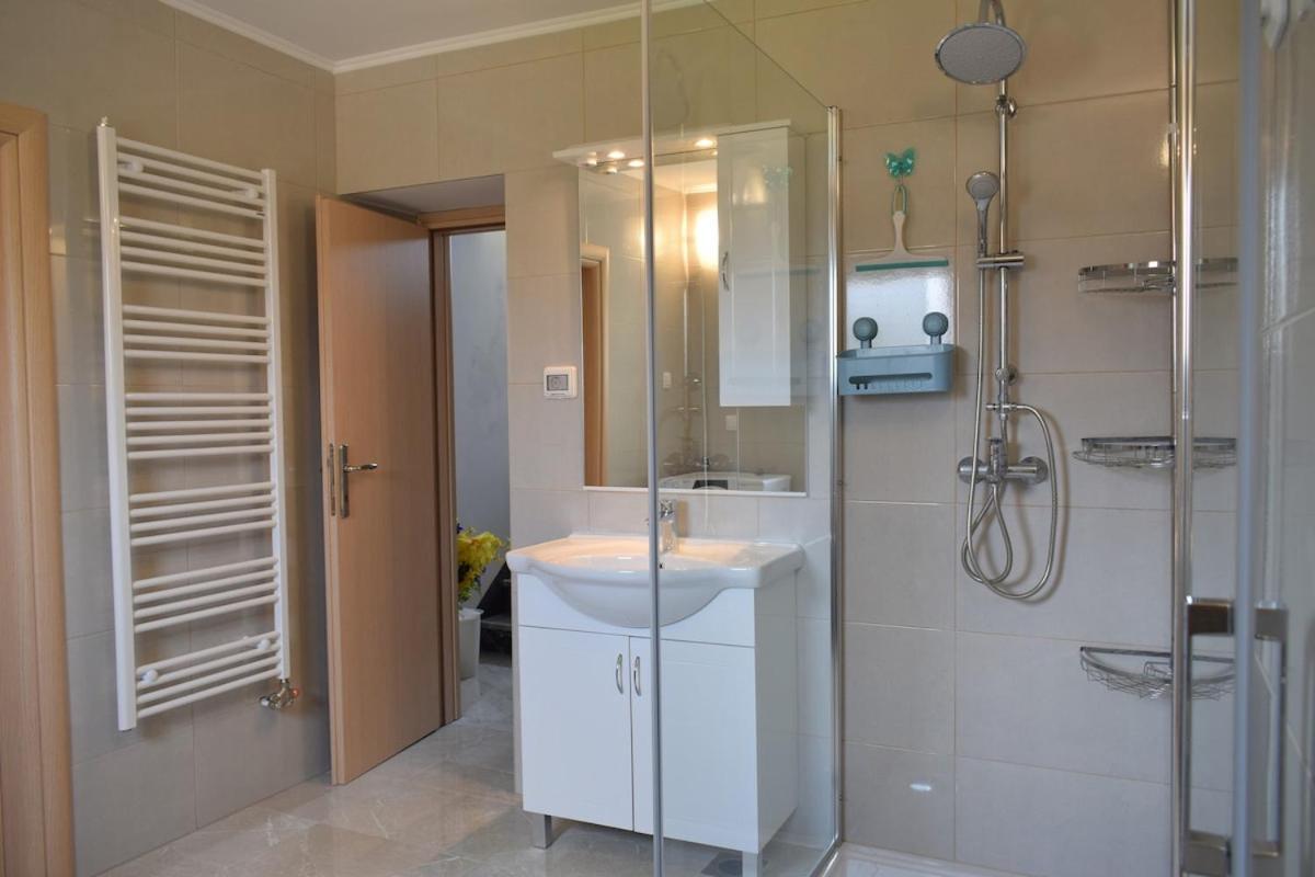 Holiday House Danica Banjole Bagian luar foto