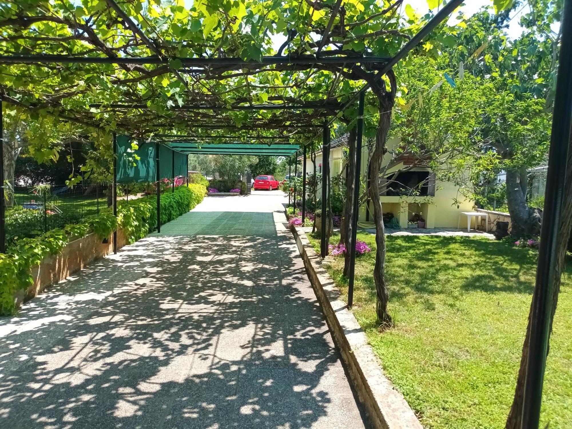 Holiday House Danica Banjole Bagian luar foto