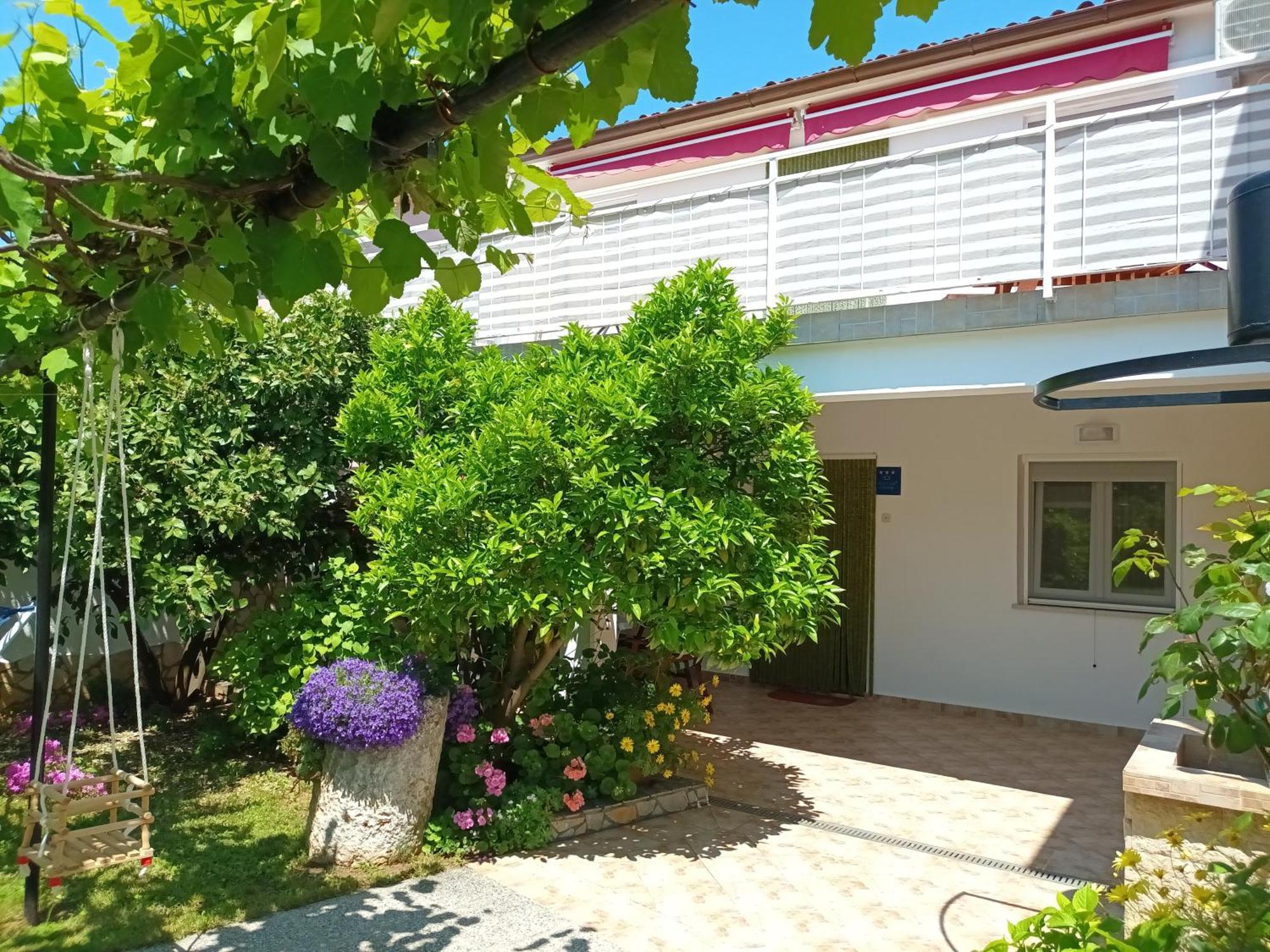 Holiday House Danica Banjole Bagian luar foto