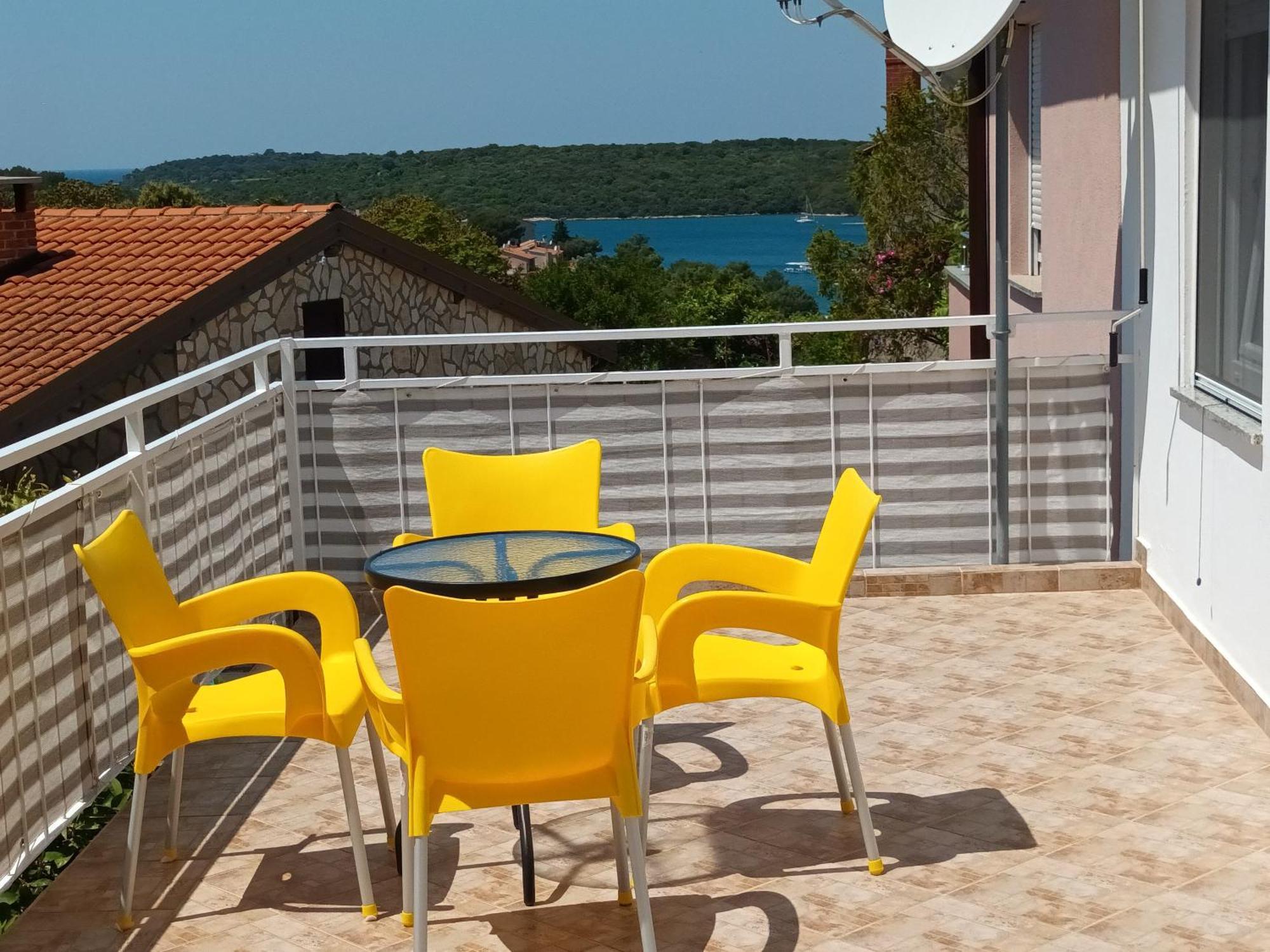Holiday House Danica Banjole Bagian luar foto