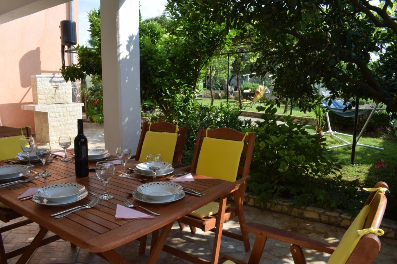 Holiday House Danica Banjole Bagian luar foto