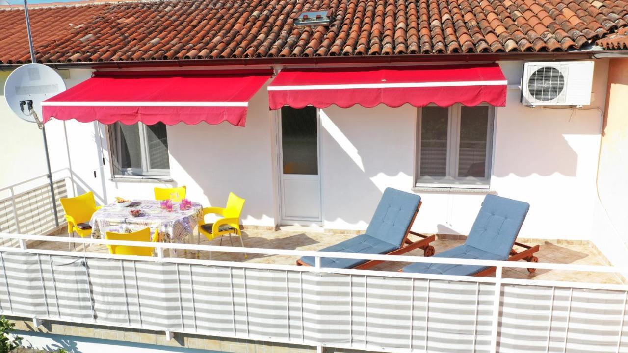Holiday House Danica Banjole Bagian luar foto