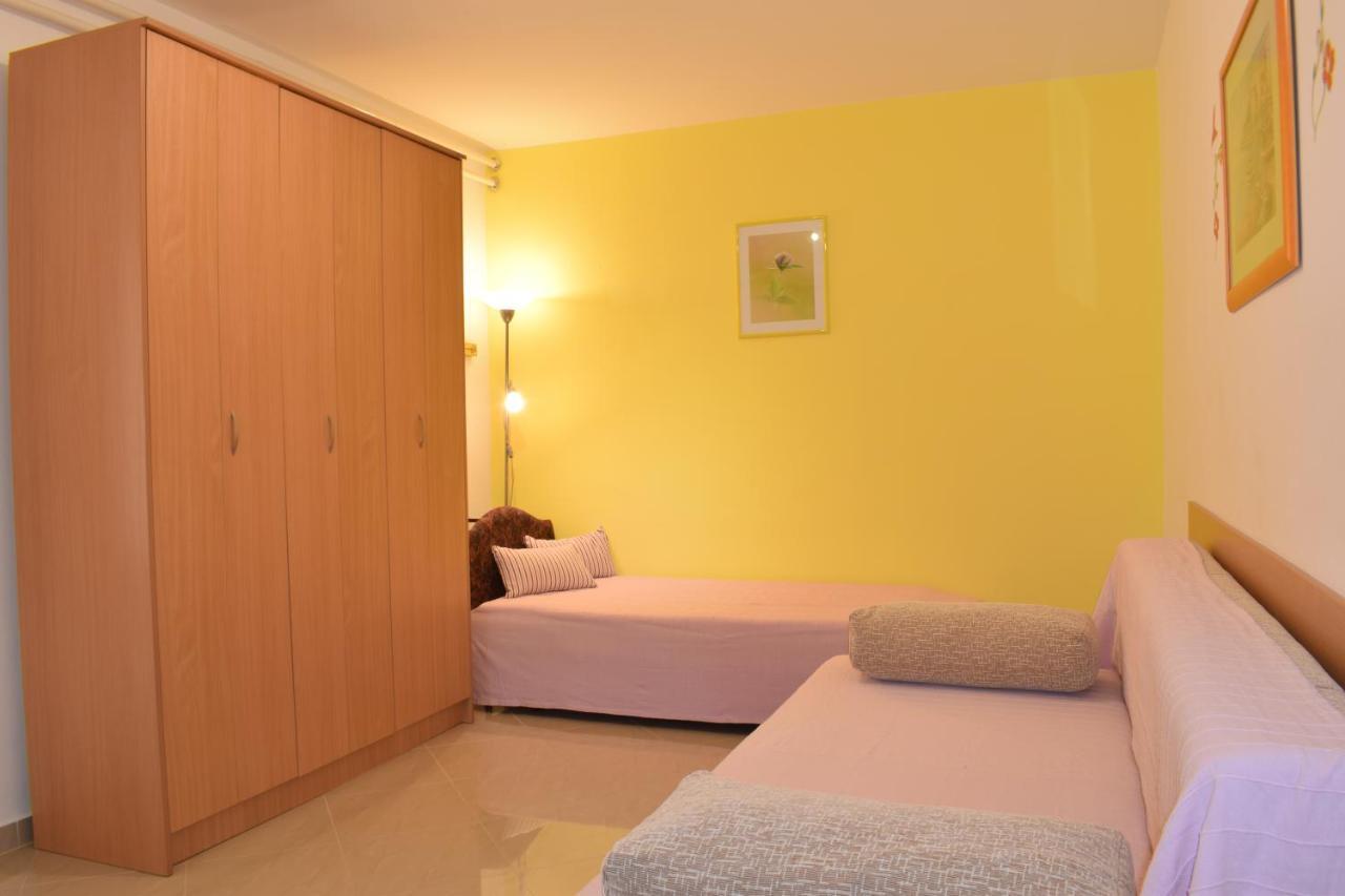 Holiday House Danica Banjole Bagian luar foto
