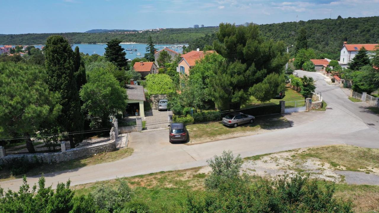 Holiday House Danica Banjole Bagian luar foto
